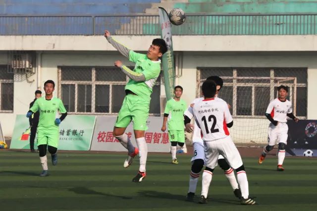 李小冉情感路坎坷，婚姻揭秘引发热议